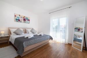 MY DALMATIA - Holiday home Zara with private swimming pool