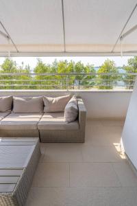 MY DALMATIA - Sea view apartment Privlaka with free private parking
