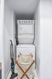Stylish 2BR Urban Escape, BBQ, Private Terrace