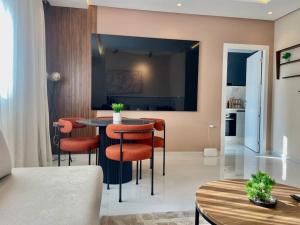 Charming Large Suite - Downtown Beach