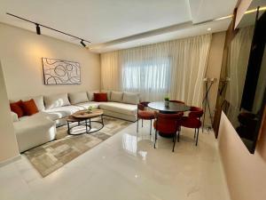 Charming Large Suite - Downtown Beach