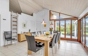 Nice Home In Væggerløse With Sauna