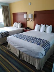 Queen Room with Two Queen Beds - Disability Access/Non-Smoking room in Travelodge by Wyndham Bishop