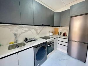 Central Modern Flat - Easy Beach Access