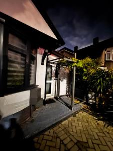 Modern One Bedroom Flat in Twickenham for Business Travelers