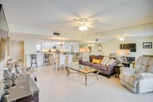 Walk to Coast Condo in Daytona Beach Shores!