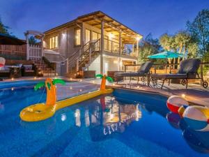 Majestic 5BR Villa with Guesthouse, Pool & Spa