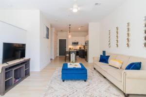 Stylish 2-Bedroom Apt in Charlotte with Free Parking