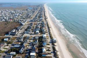 Ocean and Sound Views at Shoreline Escape!