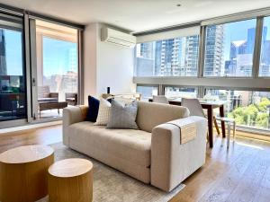 Central City Escape - Skyline Views, Pool & Parking