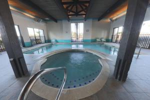 3 Bedroom Condo At Shoalwater with 2 Outdoor Pools, Heated Indoor Pool, BBQ Grills, Beach Access, Basketball and Tennis Courts