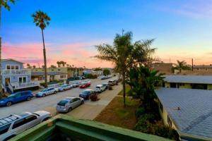 1 Block to Sand Stylish 3BR Contemporary Home