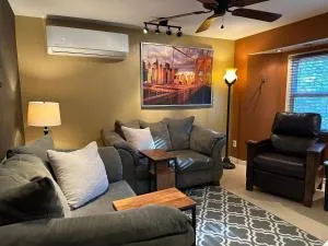 Hobby farm with goats and views of horses - Olalla