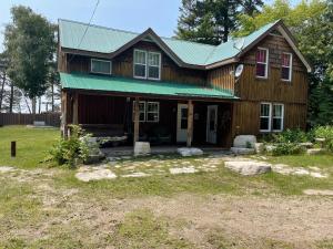 4 Bedroom Cottage on Manitoulin Island Next to Sand Beaches!