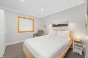 Plush 2 Bed Getaway With 100 Inch Projector & Sectional