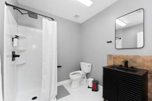 Plush 2 Bed Getaway With 100 Inch Projector & Sectional