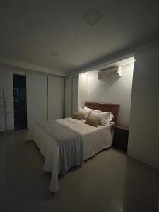 LINDA CASA EM CONDOMINIO de LUXO PERTO DA PRAINHA