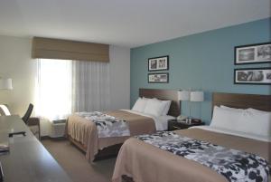 Queen Room with Two Queen Beds - Non-Smoking room in Sleep Inn & Suites Clintwood