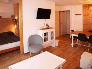 Appartement duplex 3 pièces 8 pers, piscine et sauna, ski aux pieds, animaux admis - FR-1-322-657