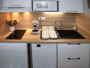 Appartements Studio refait pour 5 pers, proche pistes, balcon - FR-1-322-658 : photos des chambres