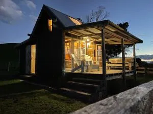 Rustic country Cottage - Te Awanga