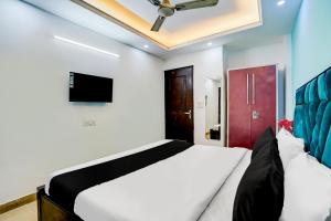Super Hotel O Silver Key KD plaza Near Saket Metro station