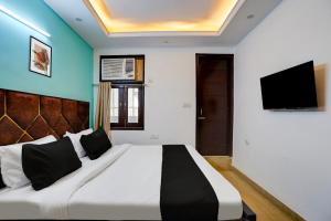 Super Hotel O Silver Key KD plaza Near Saket Metro station
