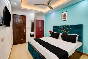 Super Hotel O Silver Key KD plaza Near Saket Metro station