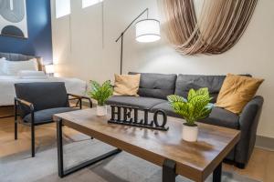 Bright and Modern Studio in Louisville # 107
