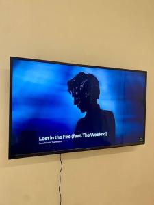 Minimalist Family 2BR Ground Floor Fast Wifi Free Pool beside SM Mall