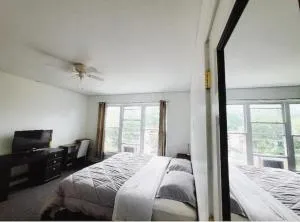 Private Room Near to Downtown Churchill Downs UofL Airport &Kentucky Expo Center - St. Dennis