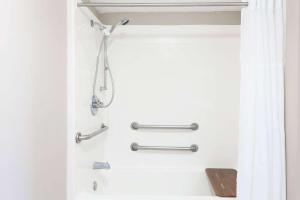 Super 8 by Wyndham Marianna I-10