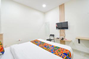FabHotel Narsingi - Nr Global Eye Hospital, Narsingi