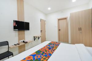 FabHotel Narsingi - Nr Global Eye Hospital, Narsingi