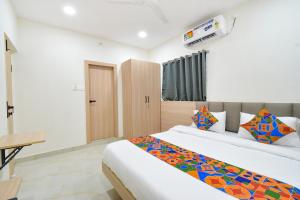 FabHotel Narsingi - Nr Global Eye Hospital, Narsingi