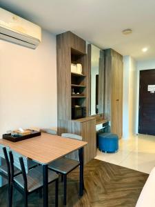 Deluxe Twin Bed Apartment by Renttini