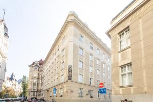 Prague Heart of Old Town Comfy Home 2BDR 2BATH