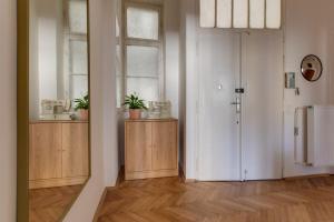 Prague Heart of Old Town Comfy Home 2BDR 2BATH