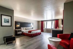 Standard Room, 1 King Bed, Non Smoking room in Tilt Hotel Universal/Hollywood Ascend Hotel Collection