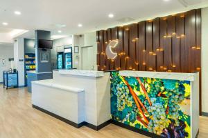 Comfort Suites Kelowna