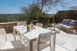 Charming Apartment with Large Terrace and Sea Views