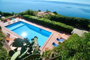 Residence with swimming-pool in Costa Paradiso, apartments 6 beds with private outdoor area