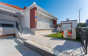 3 Bedroom Cozy Home In Biograd Na Moru 