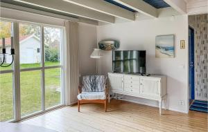 4 Bedroom Cozy Home In Beddingestrand