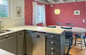 4 Bedroom Cozy Home In Beddingestrand