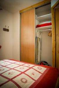 Appartements T2 Meuble Tourisme 3 etoiles, pied des pistes-parking prive avec balcon et superbe vue : photos des chambres