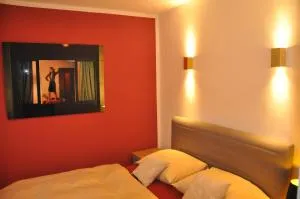 Geräumige 2-Z WOHNUNG im GRÜNEN, GARTEN, TERRASSE, RUHIG, NATUR, PHANTASTISCHER BLICK! - Caldern