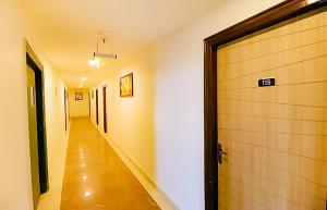 Hotel In West Vinod Nagar