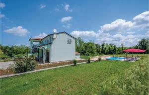 2 Bedroom Amazing Apartment In Sv,lovrec 
