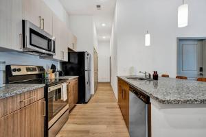 Dockside Dreams by Lake Hartwell with Clubhouse Amenities